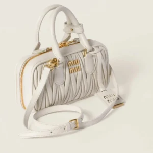Bolso blanco de Miu Miu