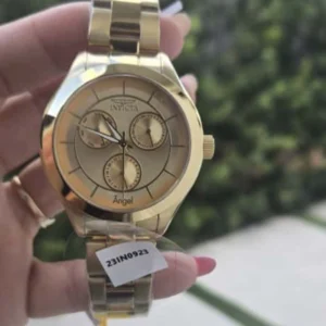 Reloj Invicta Femenino en Acabado Dorado con Tres Sub-Esferas