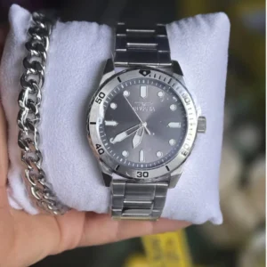 Reloj Invicta de Acero Inoxidable Gris y Plata
