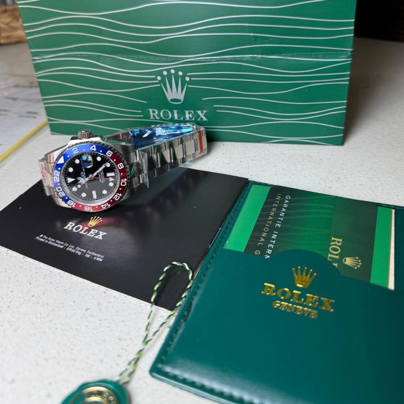 Rolex GMT-Master II con Bisel Bicolor, Documentación y Embalaje