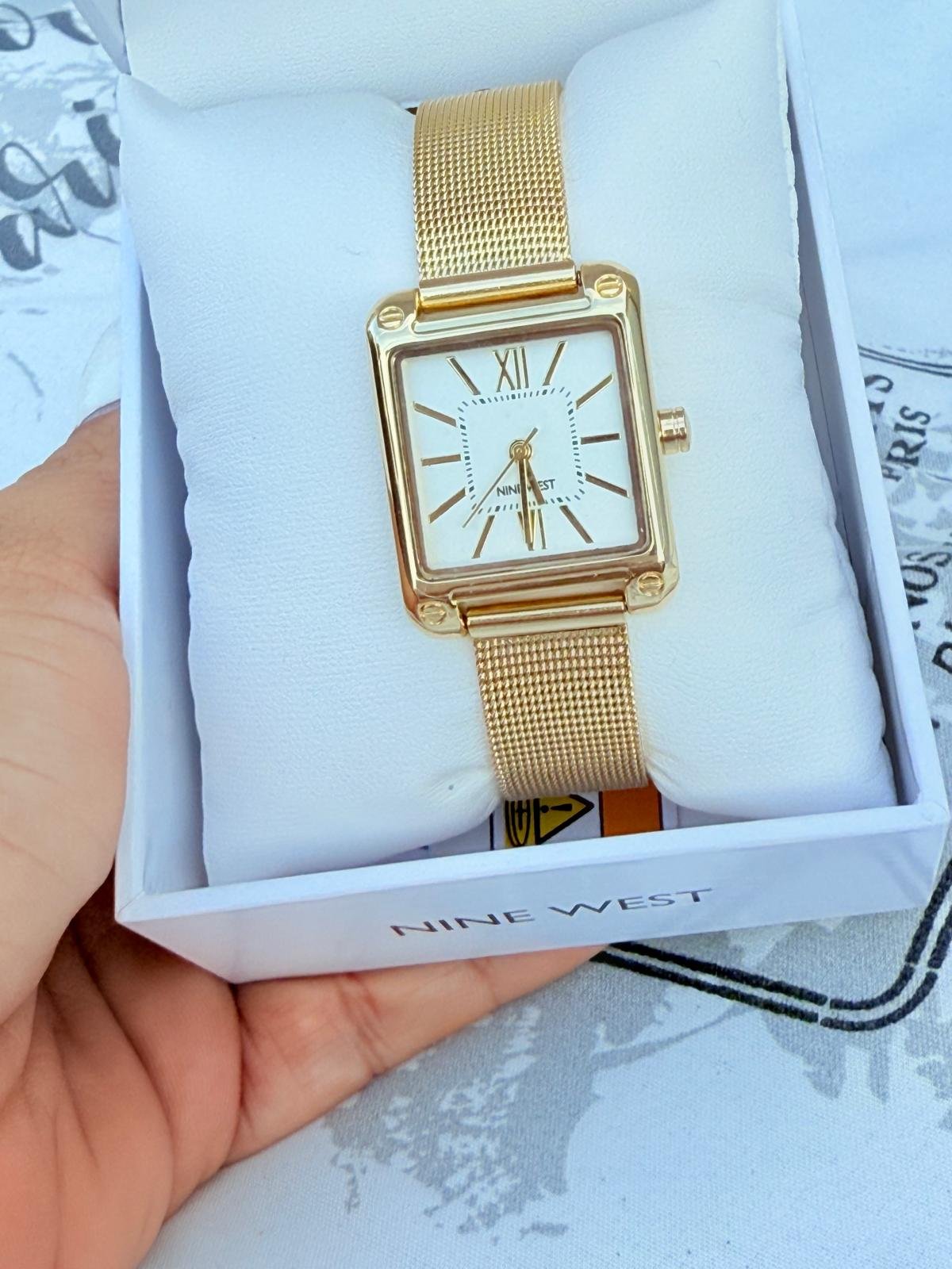 Reloj Nine West Dorado (Cuadrado / Malla Milano)