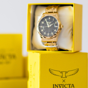 Reloj Invicta Dorado con Esfera Negra